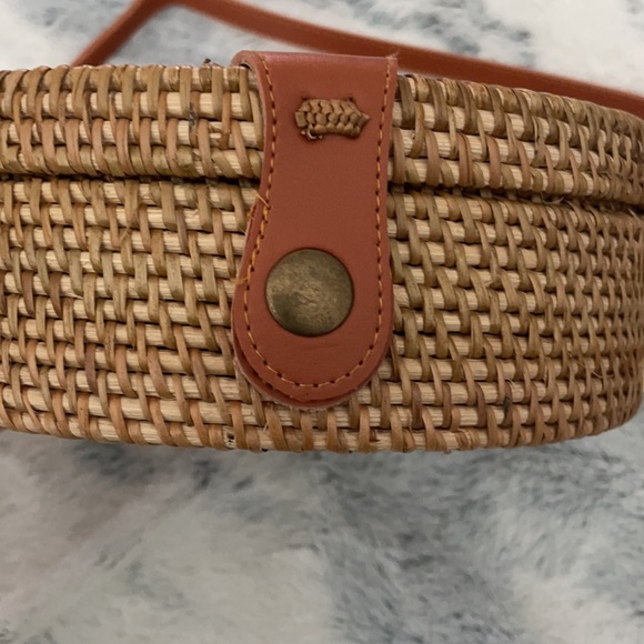 NWT- Crossbody - Picture 2 of 3